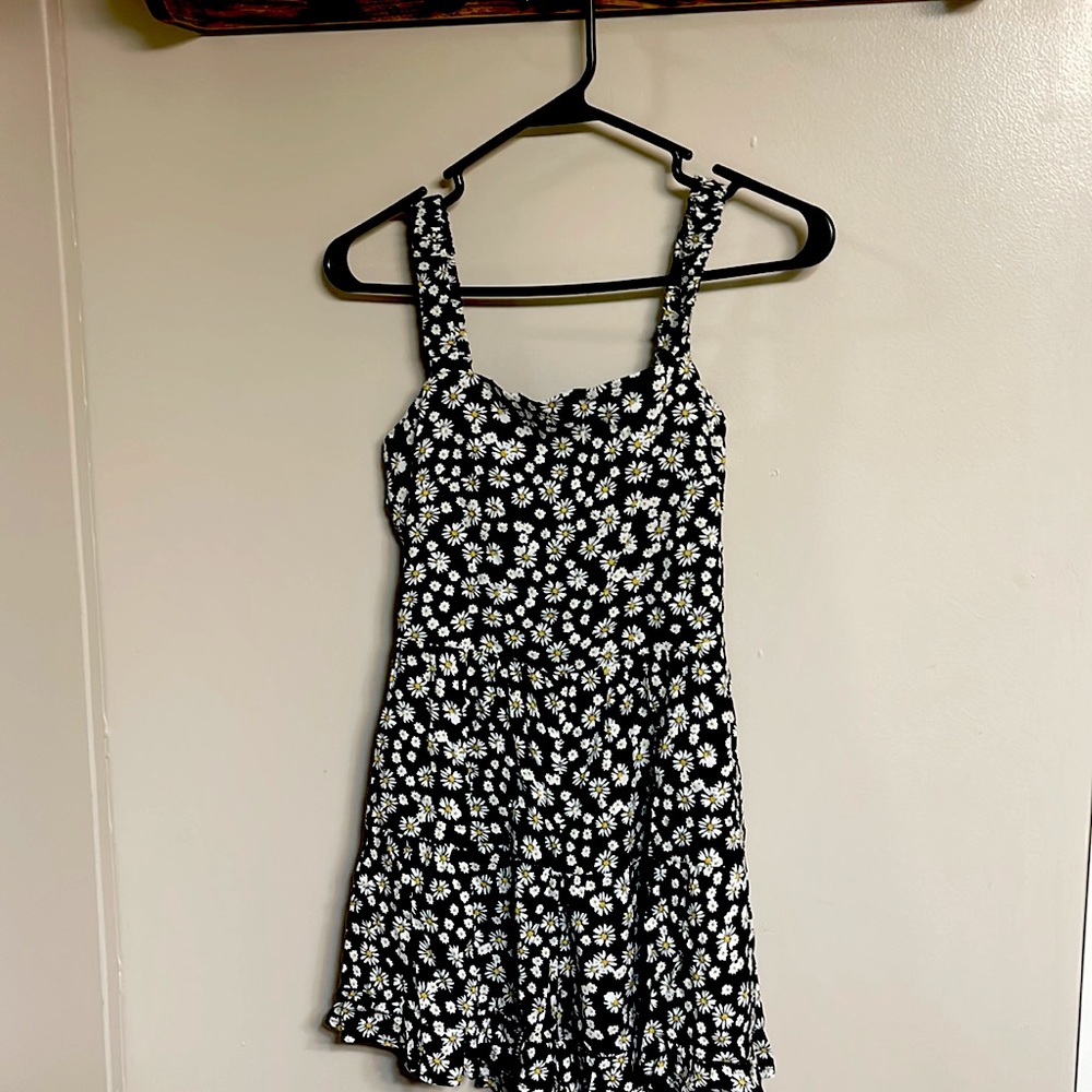 Short floral romper. Size small. Never worn. Francesca’s